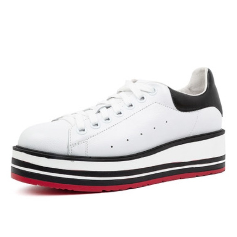 SIOBHAN SNEAKERS IN WHITE/ BLACK TUMBLE LEATHER